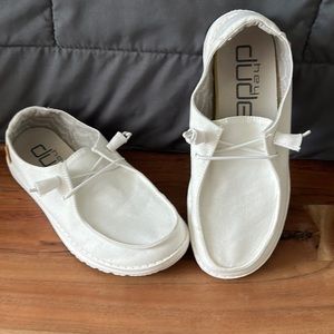 White Hey Dude’s size 7